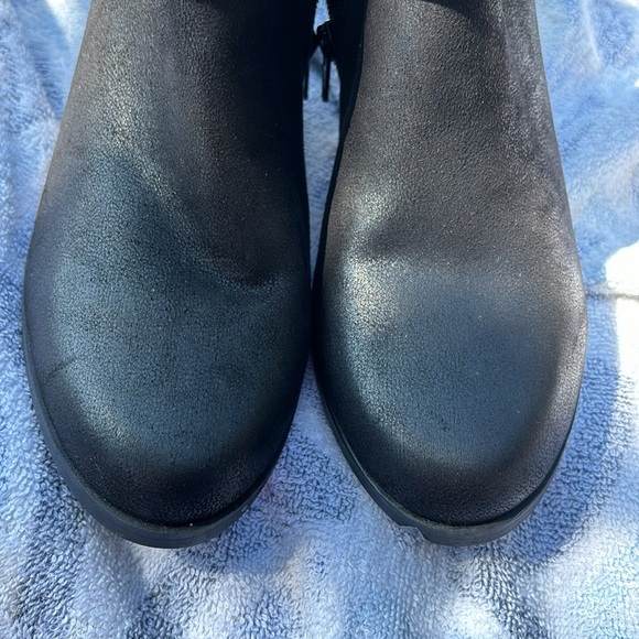 NWT Baretraps Lexi’s Black Croc Heels Strap Buckle Ankle Boots 8M Cut Out Sides - Picture 7 of 16